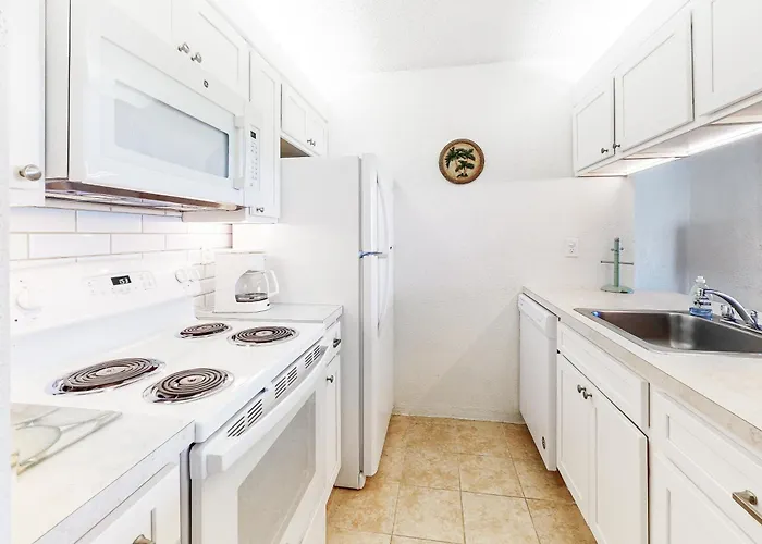 Pyramid Apartment *